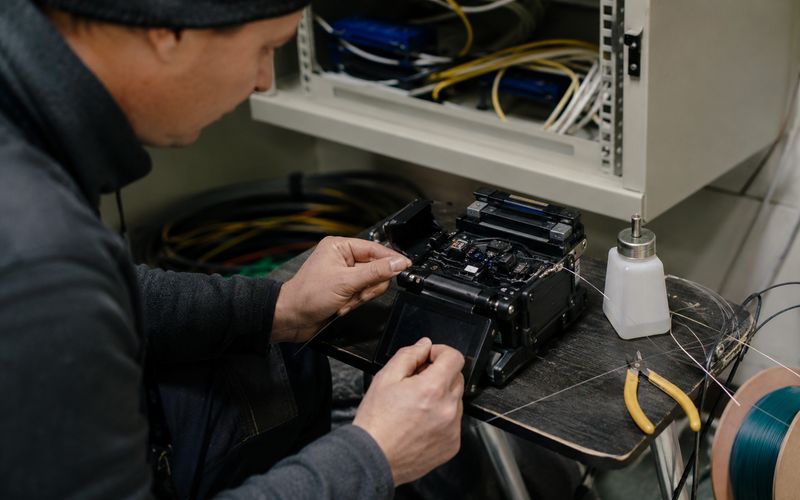 Optiskās šķiedras instalācija uzņēmuma tīklam